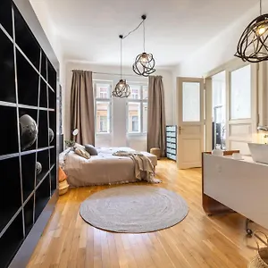 Apartment Lesser Town Melnicka By Easybnb